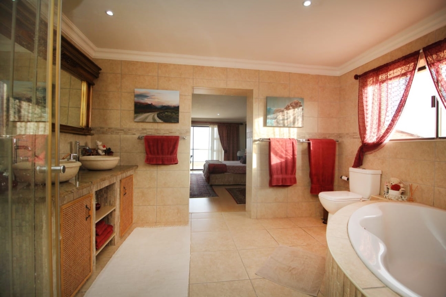 5 Bedroom Property for Sale in Village On Sea Western Cape
